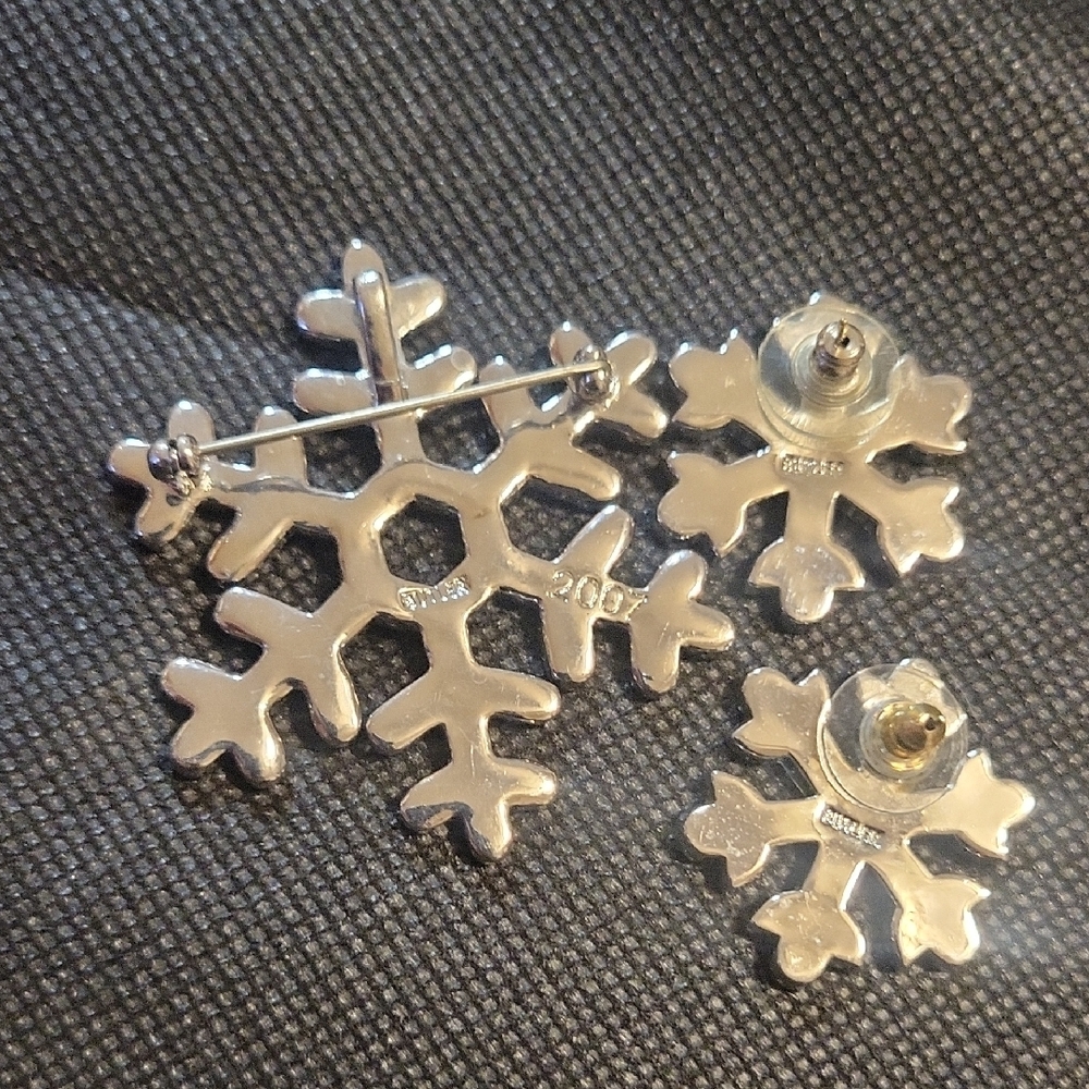 Snowflake Jewelry Set - Picture 2 of 3